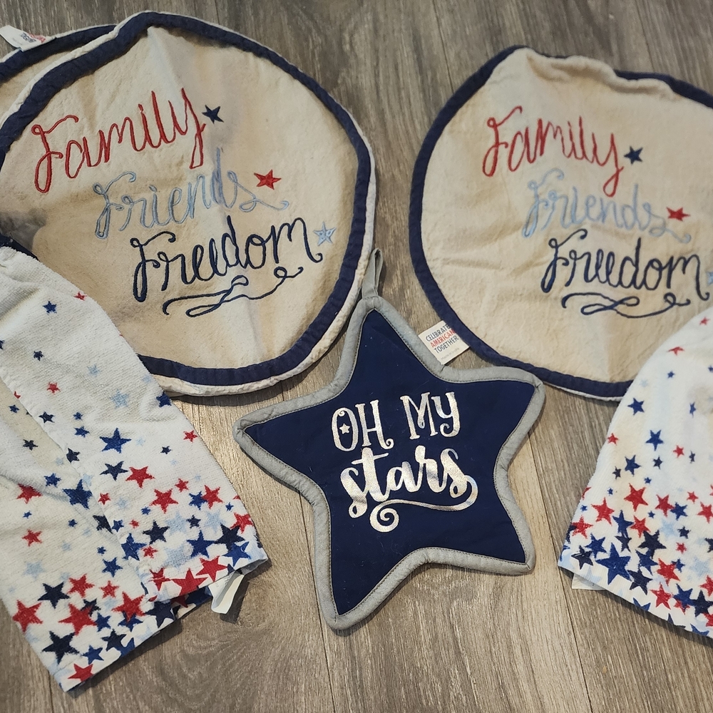 Patriotic Kitchen Towel Set with Star Pot Holder